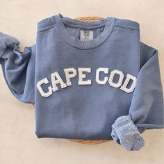 This unique Comfort Colors® Cape Cod Crewneck Sweatshirt makes the perfect lounge wear for after dips during summer and chilly nights on the beach or lake! - Our sweatshirt material is super soft and high quality! ♡  - Comfort Colors - Garment-Dyed Sweatshirt - 80% cotton, 20% polyester - All our sweatshirts run a UNISEX fit. (Both for men and women) They are naturally a little oversized, so we normally recommend your true size. But if you like a more baggy look, we recommend sizing up. - These Cod Men, Dyed Sweatshirt, Comfort Colors Sweatshirt, Cape Cod, East Coast, Comfort Colors, Unisex Sweatshirt, Sweat Shirt, Favorite Outfit