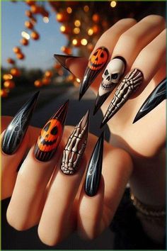 Fun Halloween Nails, Black Halloween Nails, Holloween Nails, Halloween Manicure, Halloween Nails Easy, Cute Halloween Nails, Pumpkin Nails, Chic Halloween, Halloween Nail Designs