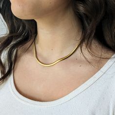 "19\" HERRINGBONE Soft Flex Snake Chain, Stainless Steel. (16\" Snake Chain length + 3\" extension with multiple settings) in White or Yellow Gold color. * Dolceoro complimentary Pillow Box included. Best Christmas, XMAS, Anniversary, Bridesmaid, and Wedding Necklace Gift ■ Material & Size - Shiny (High Polish) 316L Surgical Grade Stainless Steel, Hypoallergenic, Lead-free, tarnish & rust resistant. - Available in 18K Yellow Gold Color or White Gold Color - Size: 19\" (485mm) Total Length (16\" Luxury White Gold Snake Chain Jewelry, Cheap White Snake Chain Necklace, Yellow Gold Color, Herringbone Necklace, Pillow Box, Colour Star, Steel Jewelry, Stainless Steel Jewelry, Snake Chain