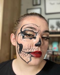 skull Halloween makeup Skull Halloween Makeup, Halloween Makeup Look, Halloween Creative, Halloween Makeup Ideas, Skull Halloween, Halloween Makeup Looks, 31 Days