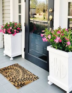 25 Ways to Update Your Home in 2020 - Thistlewood Farm Planter Box Ideas, Patio Planter Boxes, Diy Cedar Planter Box, Diy Wood Planter Box, Cedar Planter Box, Thistlewood Farms, Planter Project, Diy Planter, Wood Monogram