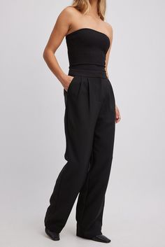 These suit pants feature a high waist. They have a zipper, hook and button closure and pleats at the waist. These suit pants feature side slanting pockets, back mock pockets and wide legs with a crease detail. Inseam length in size 36: 80 cm / 31.5 in. Suit Pants, Suit Separates, Wide Legs, Na Kd, Black Pants, High Waist, Wide Leg, Trousers, High Waisted