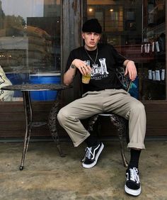 Estilo Vans, Vans Outfit, Street Style Outfits Men, Mens Casual Dress Outfits, Men Stylish Dress, Mens Outfit Inspiration, Mens Fashion Streetwear, Streetwear Men, Cool Outfits For Men