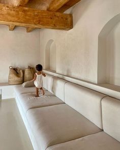 Concrete Sofa, Mediterranean Interior, Contemporary Cottage, Rustic Home Design, Living Room Lounge, Beach House Interior, Minimalist Room