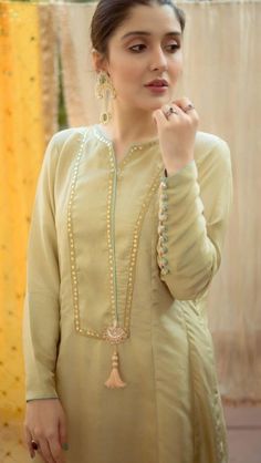 Elegant Fashion Outfits, Kurti Sleeves Design, Simple Kurta Designs, Kurta Neck Design, Salwar Kamiz, Dress Neck Designs, Kurti Neck Designs