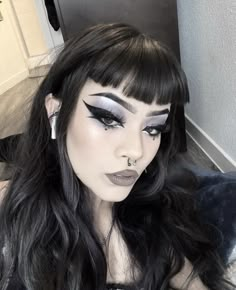 Gothic Makeup Ideas Simple, Goth Queen Aesthetic, Whimsygoth Makeup, Pretty Goth Makeup, Gothic Makeup Looks, Edgy Makeup Looks