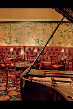 a piano sitting in the middle of a restaurant