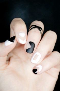 Monochromatics. Nail Art Blanc, Negative Space Nail Art, Black And White Nail Art, Chic Nail Designs, Negative Space Nails, Space Nails, Fall Manicure, Minimalist Nail Art, Easy Nails