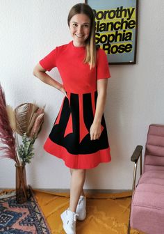 Late 1960's vintage dress in vibrant red. It closes with a zipper at the back. It's made of 100% wool and therefore perfect for cold autumn days.  Size: XS-S (Model wears XS/S, it fits) US 2-4 | UK 6-8 | EU 34-36 Measurements (flat) [ Lenght 96cm | 37,7 inches ] [ Shoulders 38cm | 14,9 inches ] [ Bust 43cm | 16,9 inches ] [ Waist 38cm | 14,9 inches ] Condition: flawless vintage condition. No holes or stains. Retro Stretch Dresses For Fall, Retro Red Knee-length Midi Dress, Red Retro Knee-length Midi Dress, Retro Fitted Midi Dress, Red A-line Dress For Vintage Fashion, Fitted Retro Midi Dress, Fitted A-line Mid-century Dress, Mid-century A-line Fitted Dress, Red Knee-length Dress For Vintage Fashion