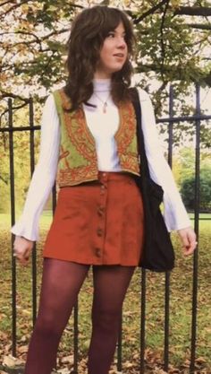 🌱 NOT MY OUTFITS 🌱 70s Style Fashion Women, Woman’s 70s Outfits, 70ms Fashion, 70s Skirts Outfit, 70s Fashion Mexico, Flares With Platforms, 70s Aesthetic Clothing, 1970s Modern Fashion, Realistic 70s Outfits