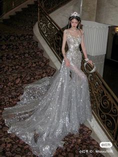 Vegas Prom Theme Dress, Prom Dresses Extravagant, Royalty Runway, Diamond Dress Gowns, Award Show Outfits Dress To Impress, High Fashion Dresses Couture, Glitter Outfit Aesthetic, Yule Ball Dress Ideas, Dresses Extravagant