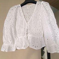 Talula, Aritzia, Perfect Condition, Was Sold Out Online And Great For Summer And Layering For Transition Months. Could Be Worn As Is, With Under Tank Or As Swim Coverup. Tags Removed Never Worn. Outfits Noche, White Coverup, Eyelet Lace Top, White Cover Up, Eyelet Blouse, Costura Diy, Swim Coverup, Ootd Summer, Eyelet Lace