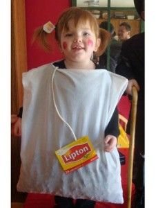 #10 – Lipton Tea Bag Who doesn’t love a good cuppa? With an old pillow case filled with scraps of green felt or cotton balls, and a box of Lipton tea with the logo cut out and attached to a piece of rope, this is a quick and inexpensive costume idea! Kick it upContinue Reading... Homemade Toddler Costumes, Modest Halloween Costumes, Handmade Halloween Costumes, Carnaval Costume, Food Costumes, Toddler Halloween Costumes, Homemade Halloween, Toddler Costumes