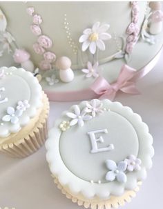 some cupcakes are decorated with flowers and the letter e