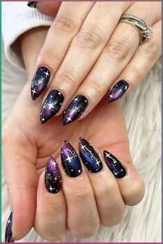 Black And Purple Galaxy Nails, Galaxy Gel Nail Designs, Nail Art Themes Ideas, Starry Night Prom Nails, Galaxy Nails Designs, Space Nails Galaxy, Nail Art Galaxy, Constellation Nail Art, Starry Nails