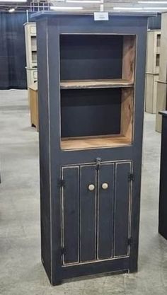 This primitive and country finished cabinet with top shelves is perfect for your country home. Great for the kitchen or living room. Many colors to choose from. Black, Burgandy, Cream, White, or a custom color. Primitive Kitchen Cabinets, Primitive Cabinets, Country Cupboard, Primitive Living, Falling Waters, Homemade Furniture, Primitive Kitchen, Booth Display, Country Primitive