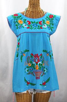 Mexican Blouses, Mexican Peasant Blouse, Embroidery Light, Navy Embroidery, La Boqueria, Pattern Outfits, Mexican Fashion, Mexican Blouse, Mexican Embroidery