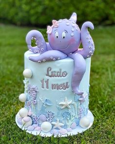 there is a cake decorated with an octopus on it's side and the words under 11 mes