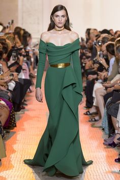 Elie Saab Haute Couture, Robes Glamour, Ellie Saab, Elie Saab Couture, Green Gown, Long Sleeve Evening Dresses, Couture Gowns, Gorgeous Gowns