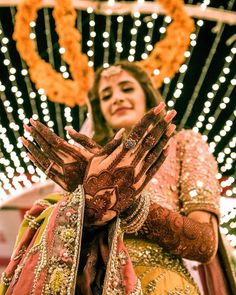 Mehndi Closeup, Mehendi Portraits, Mehandi Pose, Mehendi Poses, Wedding Photography Bridal Party