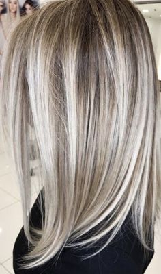 Low Light Hair Color, Hialeah Florida, Blonde Lowlights, Hair Color Blonde Highlights, Straight Layered Hair, Blonde Balayage Highlights, Light Hair Color