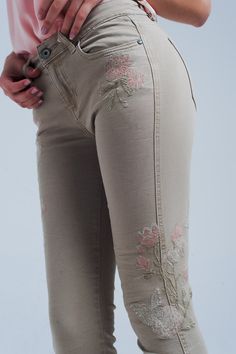 Beige jeans with Floral Embroidery. Treat yourself to a day filled with flowers when you wear these beige jeans adorned with floral embroidery on the legs. With a crinkled accent at the hems, you can tap into the trend that celebrates the undone look. We pair the jeans with our light pink cold shoulder top or our lace trim cami top in pink (both sold separately) and some chunky-heeled sandals to make the most of their ankle length and to complete the elevated casual look that these jeans can pro Jean Beige, Lace Trim Cami Top, Beige Jeans, The Undone, Elevated Casual, Jeans Beige, Types Of Jeans, Lace Trim Cami, Butterfly Embroidery