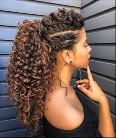 Curly Hair Beauty, High Ponytail Hairstyles, Hairdos For Curly Hair, Curly Hair Inspiration, Penteado Cabelo Curto, Hair And Beauty, High Ponytails, Curly Hair Tips, Long Hairstyles