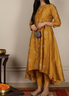 Chanderi Kurta Designs, Kurta With Dhoti, डिजाइनर कपड़े, Heavy Dresses, Anarkali Dress Pattern, Simple Kurta Designs, Designer Kurti Patterns, Dhoti Pants, Kurta Neck Design