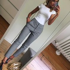 Comfortable Work Clothes, Work Outfits Frauen, Work Outfit Inspiration, Black And White Outfit, Office Outfits Women, Summer Work Outfits, Casual Work Outfits, Plaid Pants, Work Outfits Women