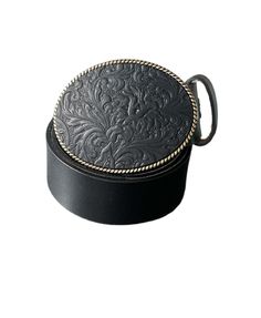 A large embossed leather belt buckle in black is a classic accessory that can compliment any outfit.  It's antique silver finish and high quality leather make it a must have accessory for any wardrobe. The oval rope belt buckle has been designed in genuine leather.   The dimensions of the belt buckle are 3 1/2 x 2 3/4.  The belt is not included but can be purchased for an additional cost.  The buckle is packaged in an organza bag which is perfect for giving as a gift or storing. SMALL BELT BUCKLE  https://www.etsy.com/BrooklynBuckles/listing/922644984/black-embossed-leather-belt-buckle BLACK FULL GRAIN LEATHER BELT https://www.etsy.com/BrooklynBuckles/listing/678564877/black-full-grain-leather-belt Belt Country, Leather Belt Buckle, Small Belt, Western Belt Buckles, Rope Belt, Badass Style, Western Belt, Western Belts, Suspender Belt