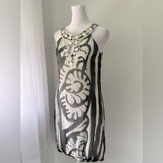 This vintage Y2K mini dress by legendary designer Sue Wong is not only gorgeous, it's brand new with tags and never worn! It even includes the original bag of extra jewels. Perfect for weddings, vacations, date nights and dressy brunches.  Measures 15 1/2 inches underarm to underarm, 28 inches underarm to bottom hem. In excellent pre-owned condition. -- - Clean, dry, pet-free, smoke-free home - Offers are welcome! - Bundle to save - Same-day shipping Beaded Fringe Dress, Y2k Mini Dress, Cherry Blossom Dress, Sequin Embellished Top, Sue Wong Dresses, Gray Cocktail Dress, Fringe Mini Dress, Sue Wong, Flapper Style