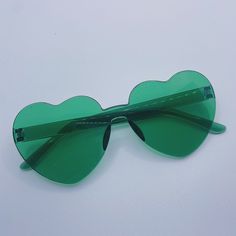 Heart Mirror Green, Green Heart Sunglasses, Green Heart Glasses, Green Glasses Aesthetic, Duolingo Party, Outfits Lollapalooza, Ajr Concert, Hslot Outfits, Green Fashion Outfits