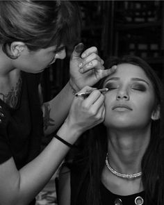 #make  #model Beaution Course, Make Up Artist Aesthetic, Poses Men, Teacher Aesthetic, Beauty Courses, Vision Board Pictures, People Poses