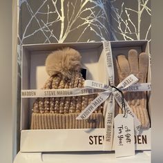 Bnib Steve Madden Hat And Gloves Set With Faux Pearls Beautiful Set Makes A Perfect Gift For The Holidays Fast Next Day Shipping Cream Winter Hat As Gift, Faux Pearl, Steve Madden, Gift Set, Gloves, Perfect Gift, Women Accessories, Holidays, Hats