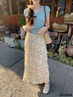 Olivia Mark - Floral Print High-Waisted Pleated Midi Skirt with Knitted Short-Sleeve Top Midi Skirt With Sneakers, Skirt With Sneakers, Skirts With Sneakers, Modest Fits, Half Skirt, Floral Outfit, Girl Fits, Pleated Midi Skirt, Girly Outfits