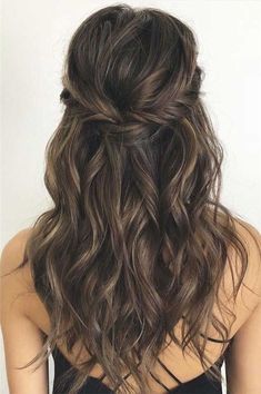 Unlock endless possibilities with our ultimate guide to hairstyles! Whether you're searching for everyday looks, elegant updos, or trendy braids, we've got you covered. Explore a variety of styles that cater to every hair type and occasion, from casual outings to formal events. Our easy-to-follow tutorials and expert tips will help you achieve stunning results at home. #Hairstyle #HairInspiration #BeautyTrends #HairCare #StylingTips Half Up Wedding Hair Long, Wedding Hair Half, Half Up Half Down Hairstyles, Prom Queen, Gym Ideas, Wedding Hair Down, Wedding 2024, Penteado Cabelo Curto