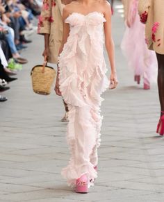 Pink Runway, Bloom Fashion, Spring Runway, Fashion Forecasting, Runway Dresses, Runway Trends, Ermanno Scervino, Spring 2024