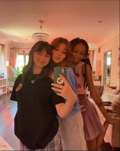 Lauren Donzis, Alice Fortescue, Friends Group Photo, The Baby Sitters Club, Chosen Family, Bestie Goals, Friend Poses, Baby Sister