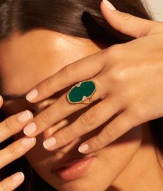 The originality of its shape dazzles as much as its beauty seduces. With its unique shape, the Belize ring in Green Onyx has the gift of complementing any outfit, whether bold or more classic.


 Handcrafted with fine stones, this precious creation is ready to be included in your daily life. Onyx Ring, Green Onyx, Delicate Rings, Belize, Daily Life, Onyx, Gemstone Rings, Dress Up, Brass