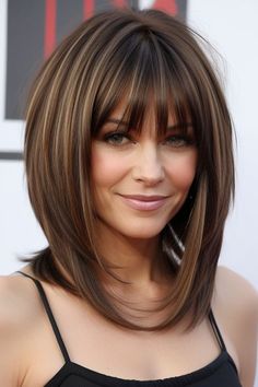 Haircuts That Make You Look Younger, Shaggy Haircut, Wavy Layered Hair, Grey Hair Transformation, Shaggy Haircuts, Choppy Bob Hairstyles, Shag Hairstyles