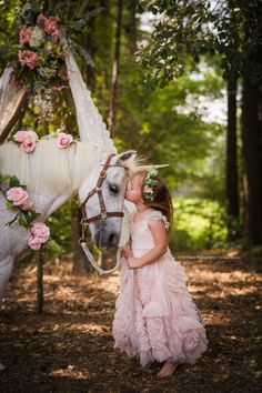 Unicorn Photoshoot, Unicorn Photoshoot Ideas, Unicorn Themed Photoshoot, Horse Unicorn Photoshoot, Princess And Pony Photography, Horse Halloween Costumes, Unicorn Wedding, Unicorn Photos