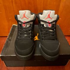 Jordan 5 Metallic 2016 Og Box Condition:9/10 Like New Jordan 5 Metallic, Shoes Jordan, Nike Air Jordan Retro, Jordan Black, Air Jordan 5, Jordan 5, Air Jordans Retro, Jordans For Men, Black Metallic