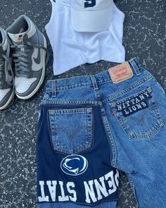 Penn State Spell Out Levi 550s Starting Bid: $45 Bids must go up by at least $5 Bidding ends 4:30 pm Thursday I wear a size 0 and they… | Instagram Penn State Outfits, Penn State Game Day Outfits, Penn State Clothes, College Jeans, Penn State College, We Are Penn State, Gameday Fits, Boutique Jeans, College Gameday Outfits