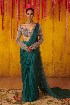 Shop for Masumi Mewawalla Green Satin Organza Pre-draped Saree Embroidered Blouse Set for Women Online at Aza Fashions Green Saree Pink Blouse Designs, Shadi Outfits, Peacock Couture, Bottle Green Saree, Cocktail Saree, Saree Jacket, Sari Blouses, Indoor Shoot, Choli Design