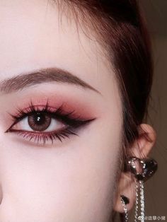 Eye Makeup With No Lashes, Ashy Makeup Look, Anime Eye Makeup, Cute Eye Makeup, Korean Eye Makeup, 사진 촬영 포즈