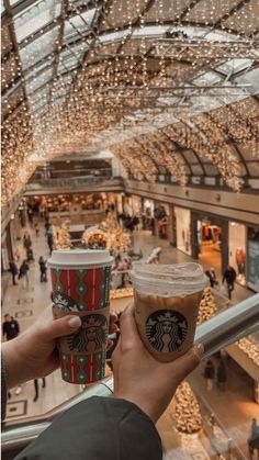 Starbucks Christmas Aesthetic, Starbucks Photo, Madison Core, Christmas Starbucks, Starbucks Aesthetic, Winter Inspiration, Creative Christmas Trees