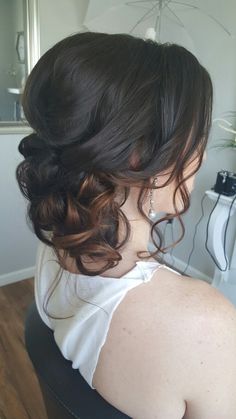 Soft side swept updo for this stunning bride to be♡ @danaraiabridal www.danaraiabridal.com #WomensHairstylesLongHairLooks Side Swept Updo, Sanggul Modern, Guest Hair, Side Hairstyles, Hair Bridesmaid, Side Swept, Mom Hairstyles