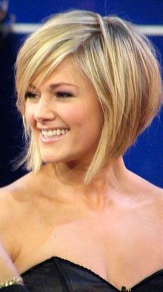 Oh if only I wasn't growing mine out!!! @Emily Schoenfeld Schoenfeld Schoenfeld Slagle I looooooove this Bob Hairstyles For Round Face, Graduated Bob Haircuts, Hair Styles 2014, Trendy Hairstyle, Long Bob Hairstyles, Hairstyles For Round Faces, Long Bob, Short Bob Hairstyles, Hair Today