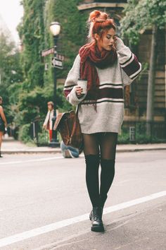 Streetwear Outfit Woman, Edgy Sweater Outfits, Womens Hipster Fashion, Grown Up Grunge Style, Punk Fall Outfits, Jumper Over Dress Outfit, Grunge Sweater Outfit, Hipster Fashion Women, Winter Outfits Alternative