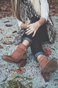 #fall #fashion / faux fur + leather booties Fur Vest, Inspiration Mode, Mode Inspiration, Look Chic, Passion For Fashion, Ankle Booties, Autumn Winter Fashion